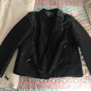 Men’s faux leather jacket EUC! Size L/XL